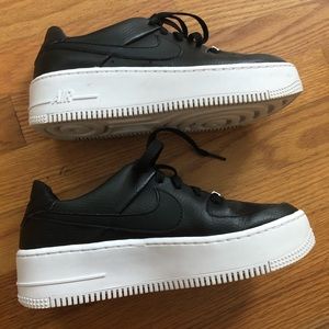 NIKE AIRFORCE SAGE BLACK WOMENS SIZE 7 LIKE NEW